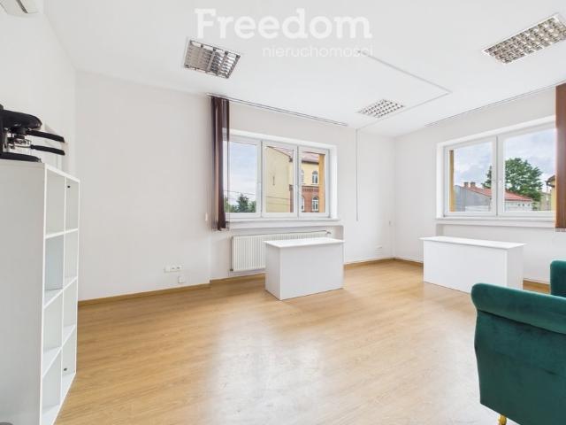 Polecam funkcjonalny lokal usługowy 25 m² w Wadowicach