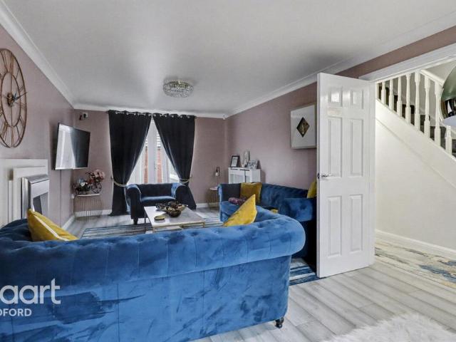 Wadsworth Court, Bedford 5 bed detached house to rent £2,300 pcm £531 pw