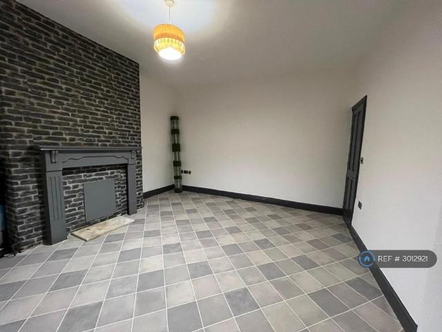 Wadsworth Street, Halifax, HX1 2 bed terraced house to rent £695 pcm £160 pw