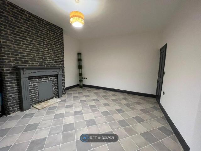 Wadsworth Street, Halifax HX1, 2 bed terraced house to rent, £695 pcm | PrimeLocation