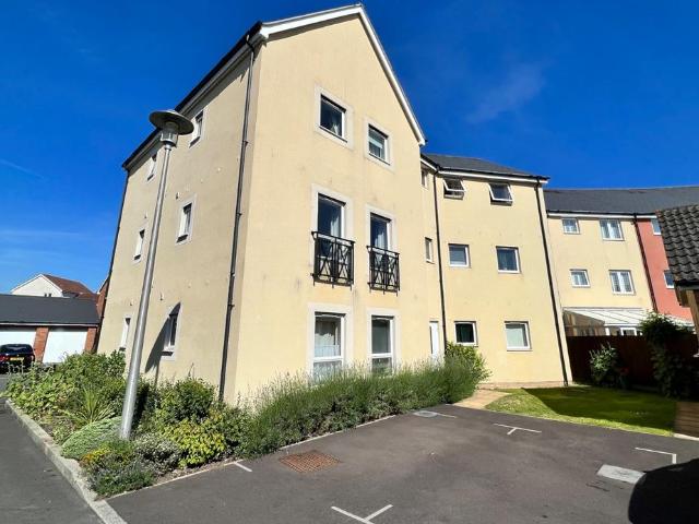 Wagtail Crescent, Portishead, North. 2 bed apartment to rent £1,200 pcm £277 pw