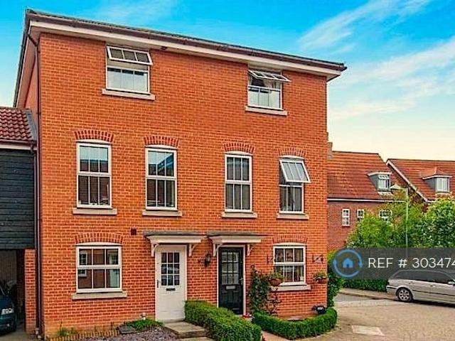 Wagtail Drive, Bury St Edmunds, IP32 4 bed terraced house to rent £1,685 pcm £389 pw
