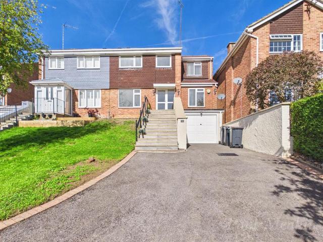 Wagtail Gardens, South Croydon 4 bed semi detached house to rent £2,700 pcm £623 pw
