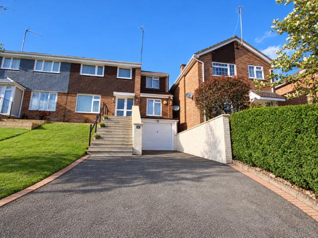 Wagtail Gardens, South Croydon, CR2 4 bed house to rent £2,700 pcm £623 pw