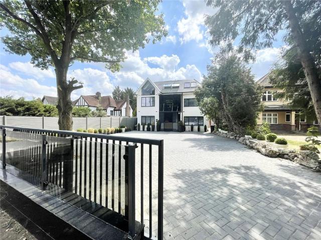 Waggon Road, Barnet, EN4 5 bed detached house to rent £11,000 pcm £2,538 pw