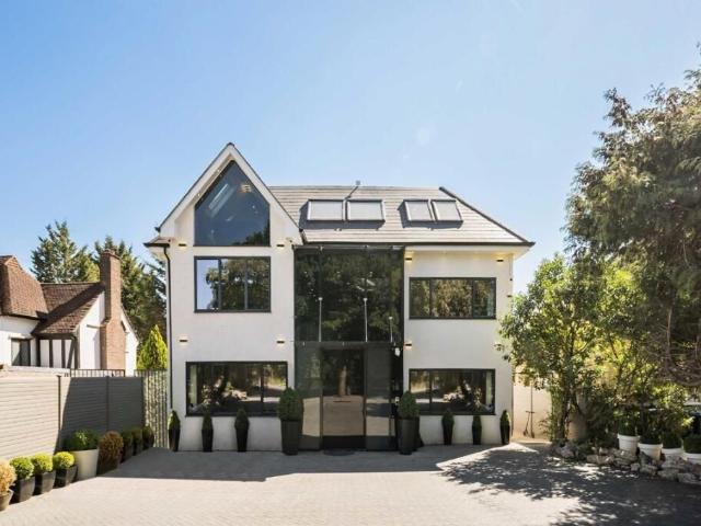 Waggon Road, Barnet EN4, 5 bed detached house to rent, £11,000 pcm | PrimeLocation