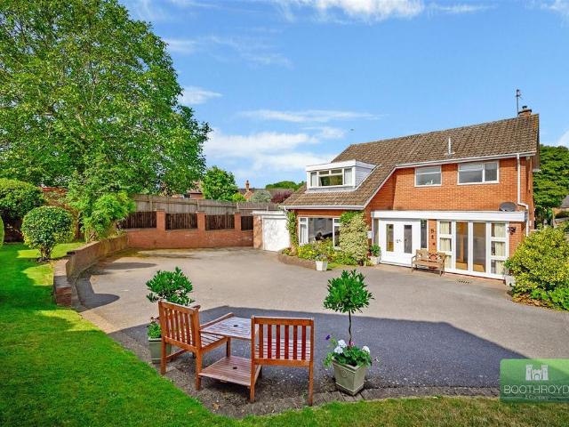 Waggoners Close, Bubbenhall 4 bed detached house to rent £2,750 pcm £635 pw