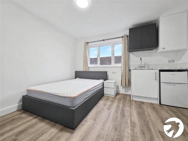 Waid Close, Dartford, Kent, DA1 1 bed in a house share to rent £900 pcm £208 pw