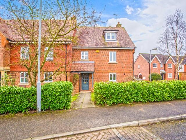 Waine Close, Buckingham, MK18 4 bed end of terrace house to rent £2,100 pcm £485 pw