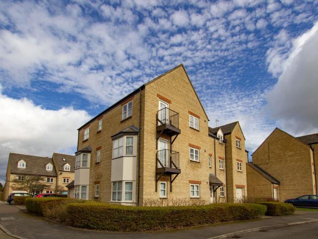 Waine Rush View, Witney, Oxfordshire OX28, 2 bed flat to rent, £1,250 pcm | PrimeLocation