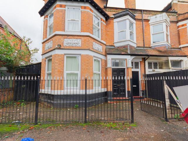 Wake Green Road, Moseley B13, 1 bed flat to rent, £900 pcm | PrimeLocation