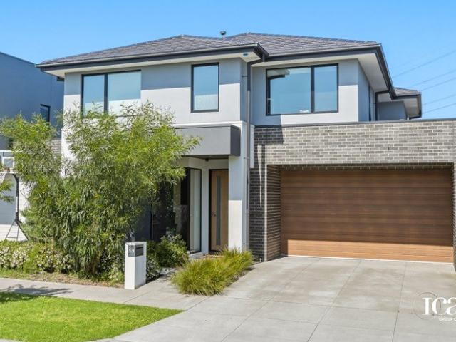 Wake to Lake Views. Come Home to Waverley Park