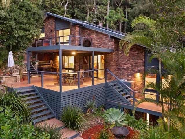 Wake to Pittwater Views, Entertain in Style & Live Sustainably