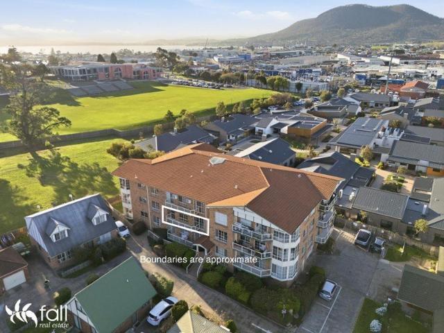 Wake to Sunshine, Relax with Mount Wellington Views