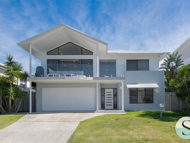 Wake to the Ocean, Walk to the Beach, Wonderful, Well Finished Beach House, was a New Build rather than Renovated, Easy Care & Easy on the Budget!