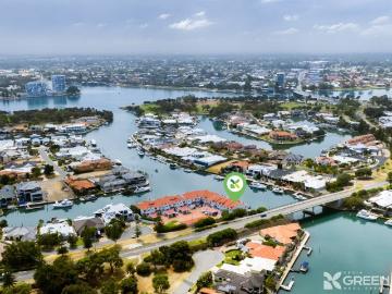 Wake Up on the Water Canal Living with Your Own Jetty