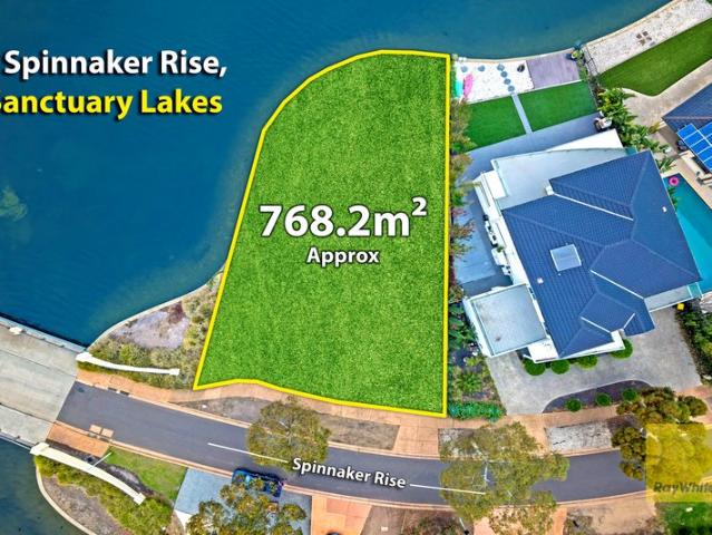 Wake Up by the water, luxury by the lake Sanctuary Lakes Lifestyle Awaits