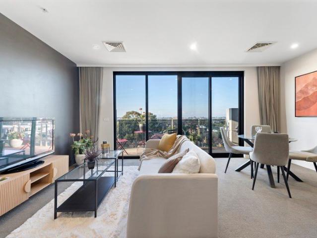 Wake up to Mountain Views in Penthouse Luxury