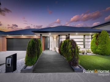 Wake Up to Beautiful Sunrises and Sweeping Mernda Views!