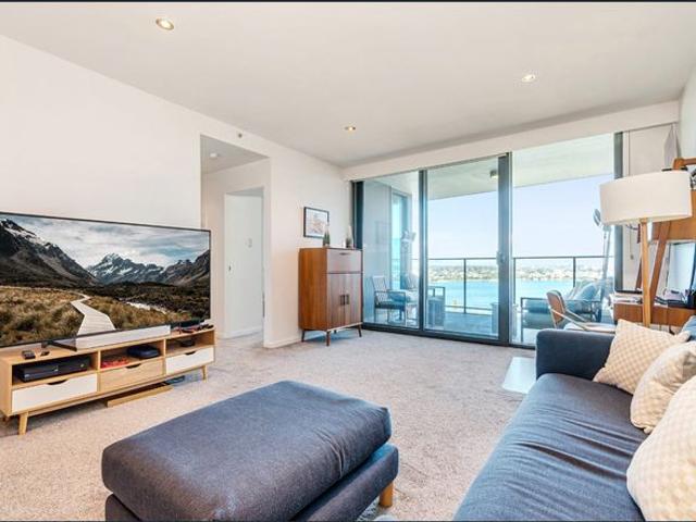Wake up to breathtaking Swan River Views!