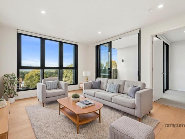Wake Up to Comfort, Light & Views Towards the Dandenong Ranges