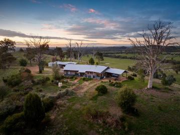 Wake Up to the Wedge Tailed Eagle A Rare Hilltop Sanctuary Above the Valley