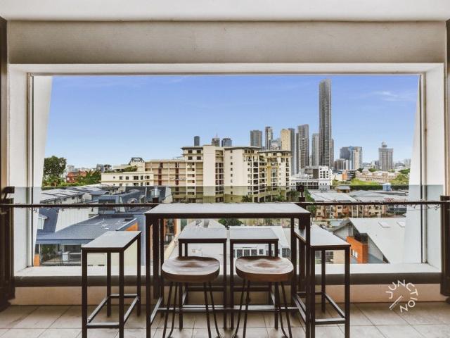 Wake Up to the Brisbane Skyline. Walk to James Street. Come Home to Hotel X