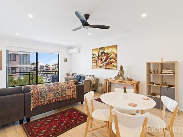 Wake Up to the Marina Penthouse Living at Ascot Waters
