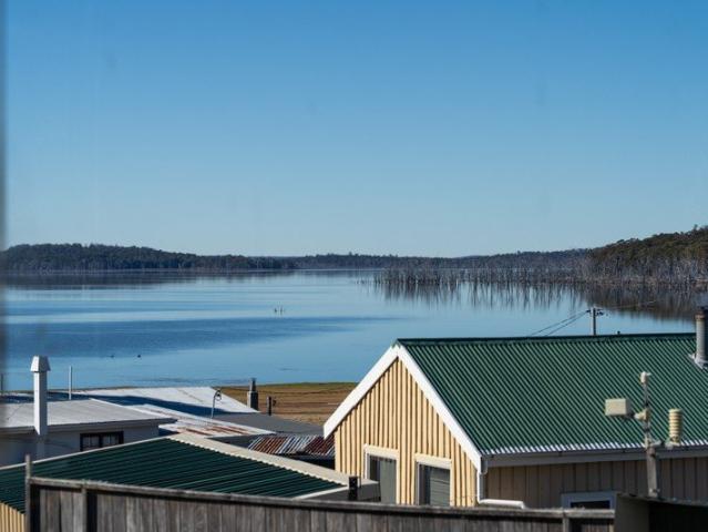 Wake up with lake views