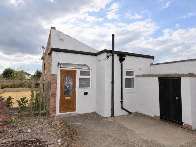 Wakefield Road, Fitzwilliam WF9, 1 bed detached bungalow to rent, £700 pcm | PrimeLocation