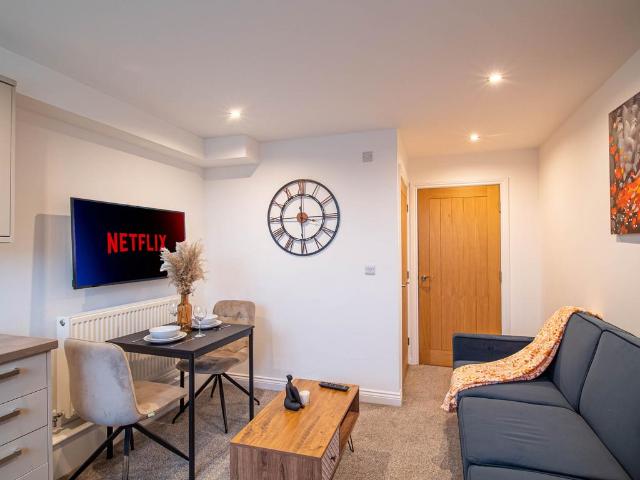 Wakefield Road, Huddersfield, HD5 1 bed apartment to rent £850 pcm £196 pw