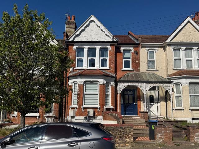 Wakefield Road, London N11, 2 bed flat to rent, £1,800 pcm | PrimeLocation
