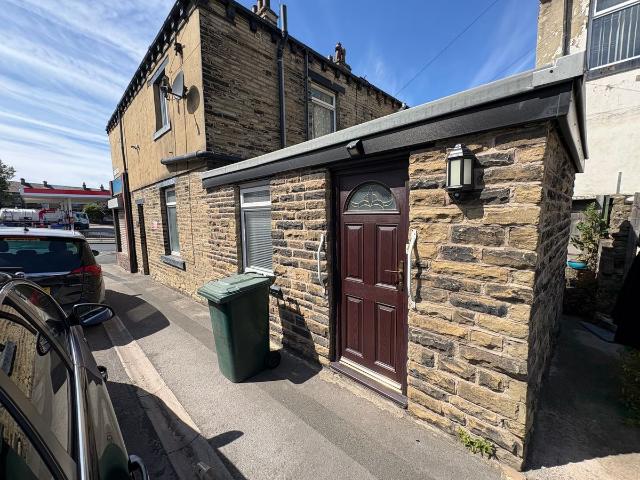 Wakefield Rd, Bradford BD4, 2 bed terraced house to rent, £700 pcm | PrimeLocation
