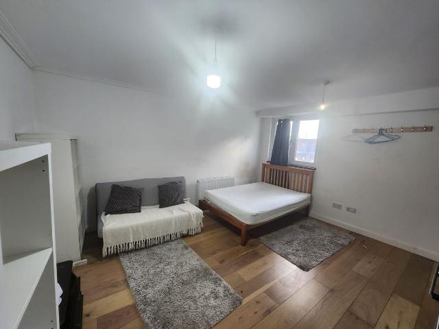 Wakefield WF1, Studio to rent, £585 pcm | PrimeLocation
