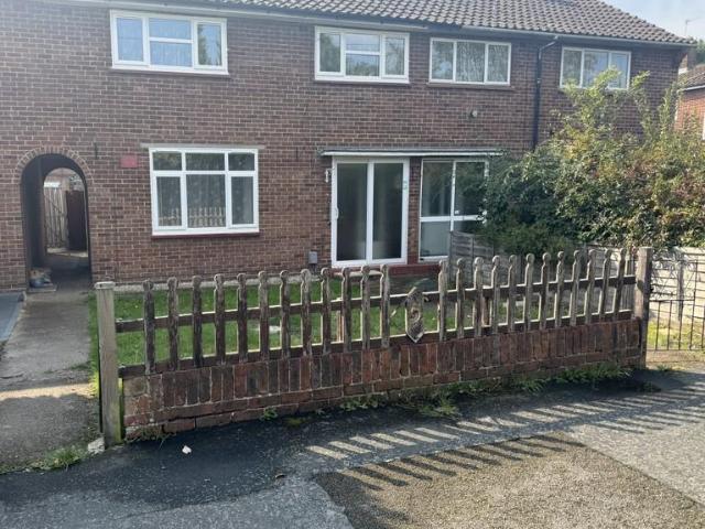 Wakehurst Path, Woking GU21 3 bed terraced house to rent £2,000 pcm £462 pw