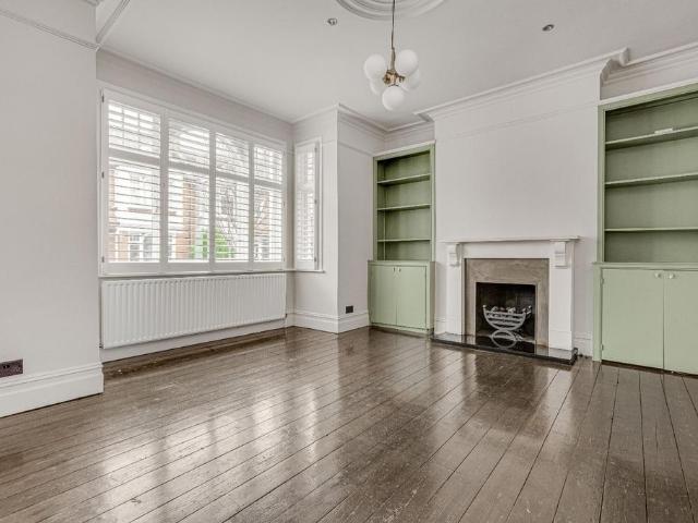 Wakehurst Road, London, SW11 5 bed terraced house to rent £6,000 pcm £1,385 pw