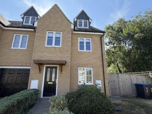 Walter Craft Court, Chipping Norton 4 bed end of terrace house to rent £2,300 pcm £531 pw