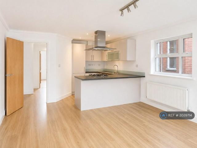 Walter Mead Close, Ongar, CM5 2 bed flat to rent £1,450 pcm £335 pw
