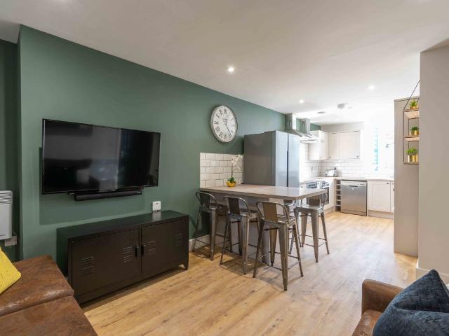 Walter Road, Swansea SA1, 7 bed flat to rent, £494 pppm | PrimeLocation