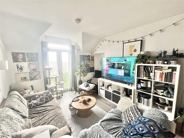 Walter Road, Swansea, 1 bed apartment to rent £875 pcm £202 pw