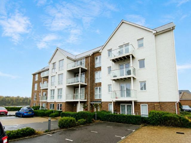 Walters Close, Snodland ME6, 2 bed flat to rent, £1,550 pcm | PrimeLocation
