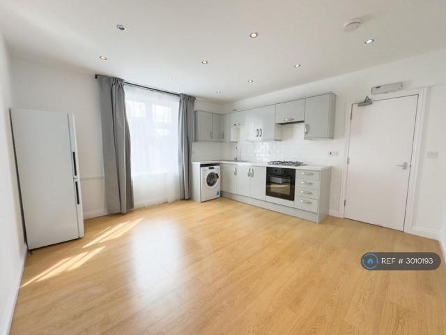 Walthall Street, Crewe, CW2 2 bed flat to rent £775 pcm £179 pw