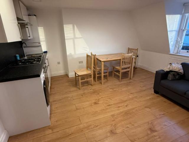 Waltham Cross EN8, 2 bed flat to rent, £1,650 pcm | PrimeLocation