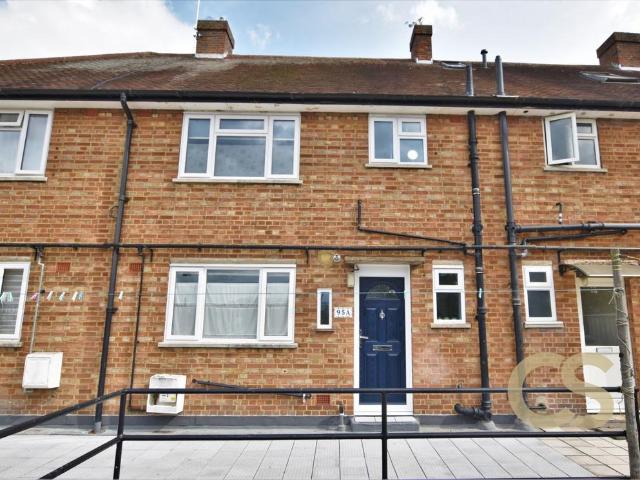 Waltham Cross, Hertfordshire, EN8 3 bed terraced house to rent £1,900 pcm £438 pw