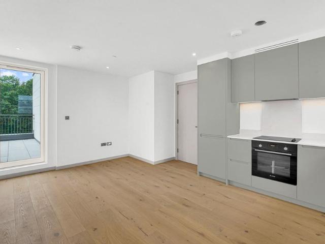 Olive Tree Court, Walthamstow, E17 1 bed flat to rent £2,000 pcm £462 pw