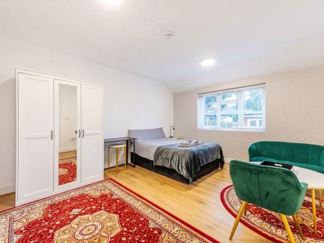 Walton Close, London, Inclusive Of All Bills NW2, Studio to rent, £1,400 pcm | PrimeLocation