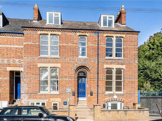 Walton Crescent, Oxford, Oxfordshire. 2 bed penthouse to rent £3,000 pcm £692 pw