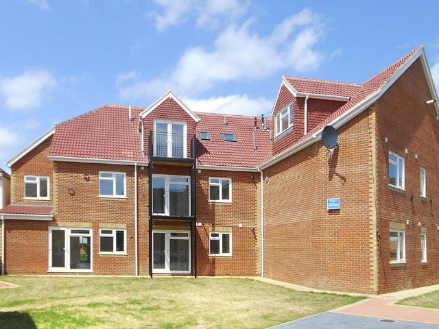 Walton Avenue, Harrow, HA2 2 bed flat to rent £1,650 pcm £381 pw