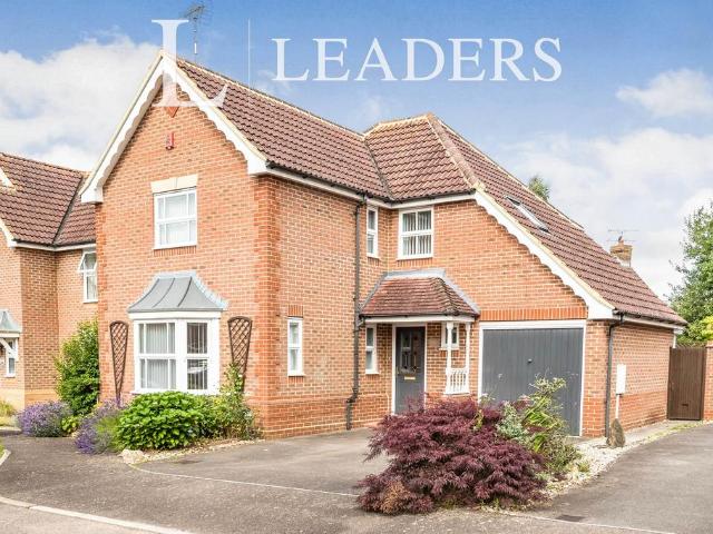Walton Drive, Horsham, West Sussex, RH13 4 bed detached house to rent £2,750 pcm £635 pw