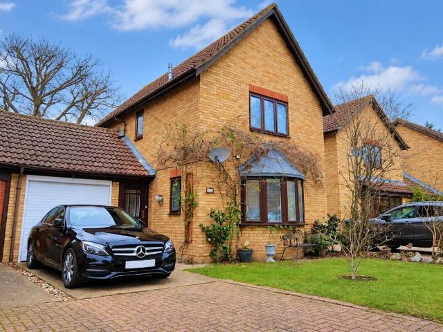 Walton On Thames KT12, 3 bed link detached house to rent, £2,595 pcm | PrimeLocation